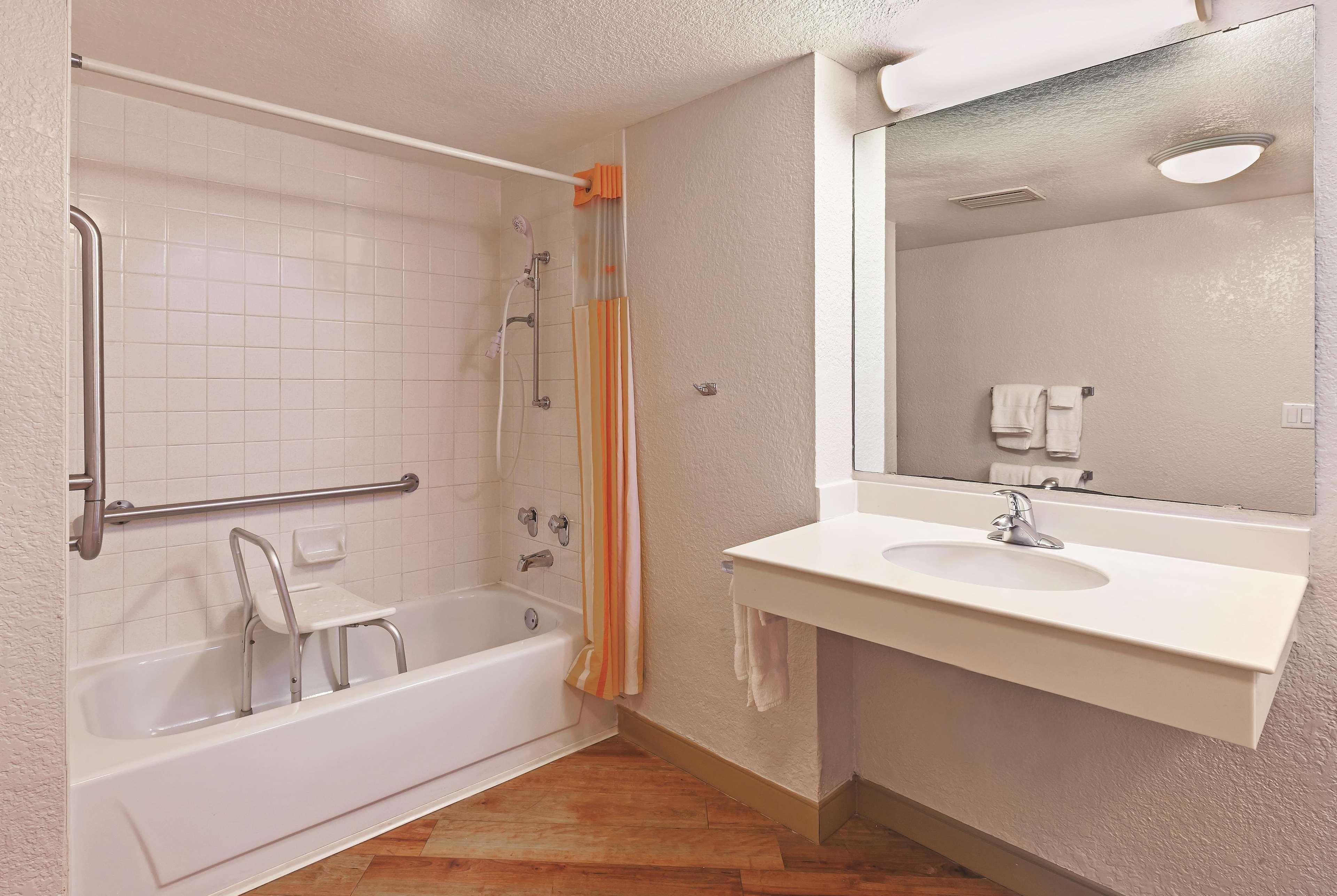 Travelodge By Wyndham Houston Cy-fair Otel Cypress